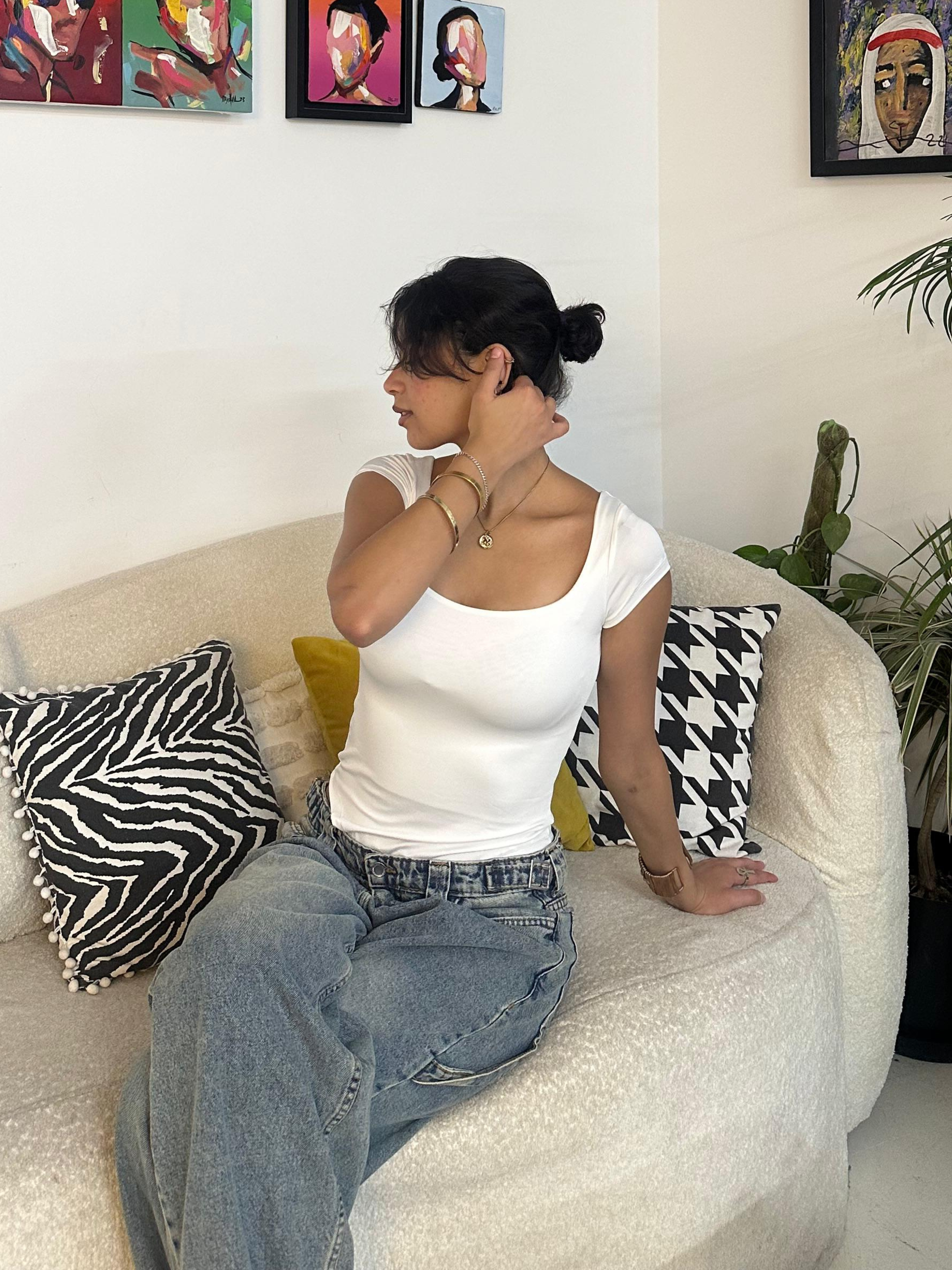 بدلة جسم بيضاء نصف كم