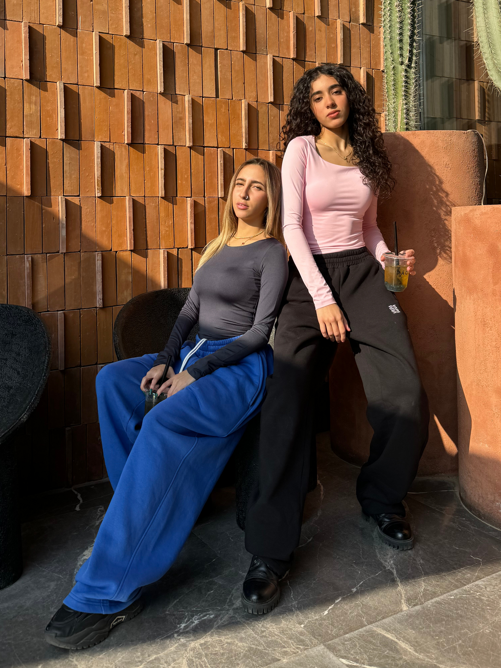 بلوزة بفتحة رقبة دائرية - رمادي غامق