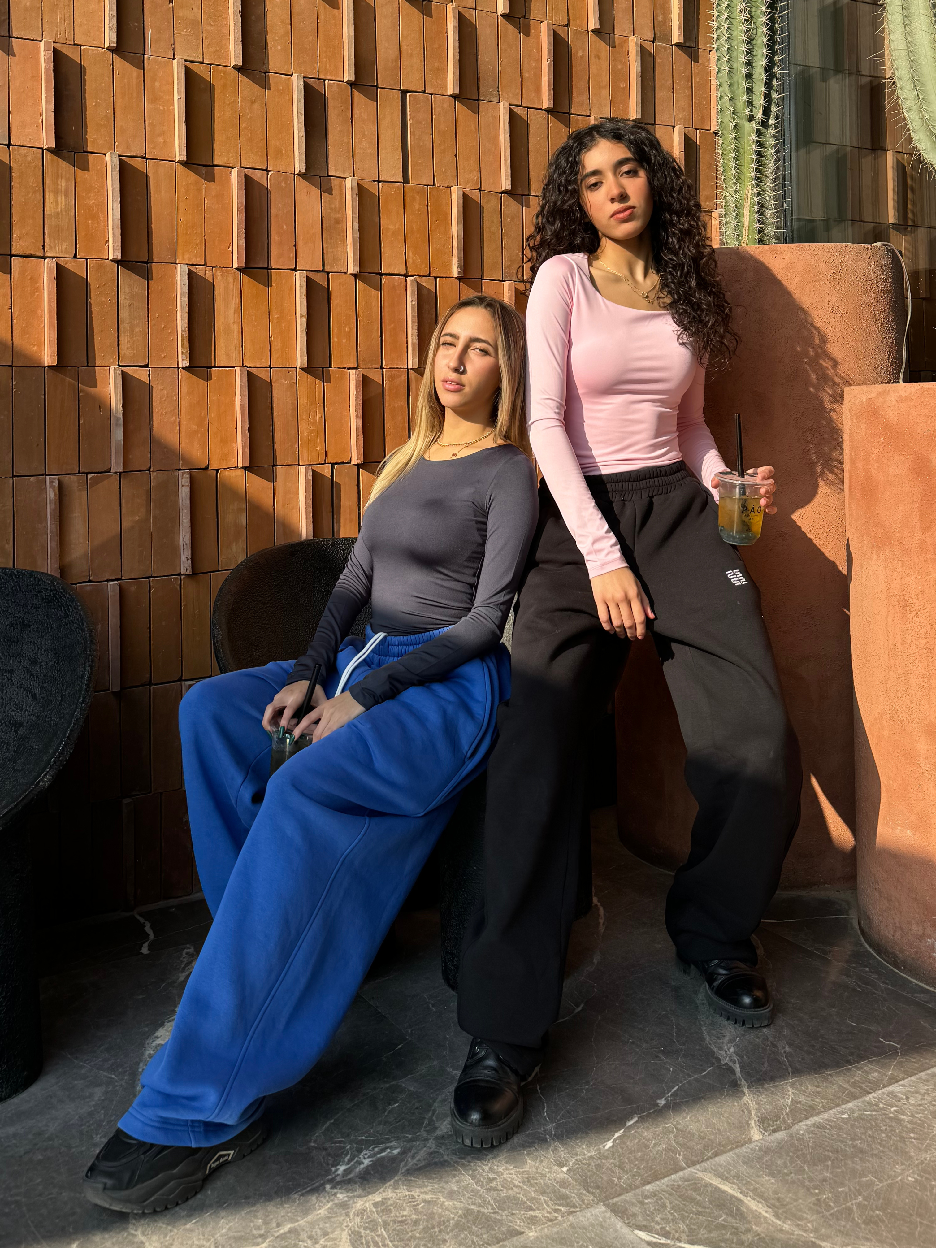 بلوزة بفتحة رقبة دائرية - رمادي غامق