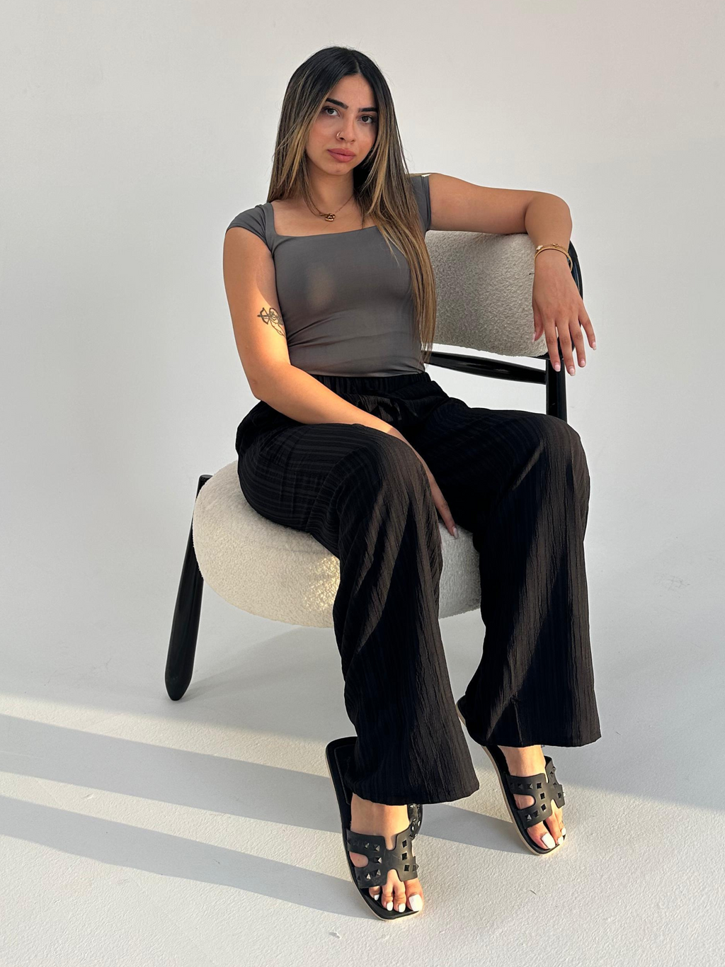 بدلة جسم رمادية بنصف كم